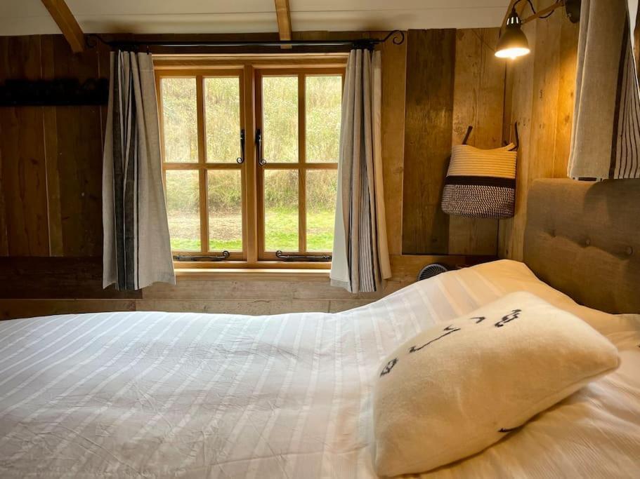 Appartement The Walnut Wagon In The Heart Of Mells. à Frome Extérieur photo