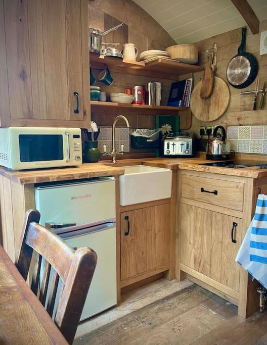Appartement The Walnut Wagon In The Heart Of Mells. à Frome Extérieur photo
