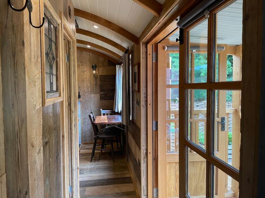 Appartement The Walnut Wagon In The Heart Of Mells. à Frome Extérieur photo
